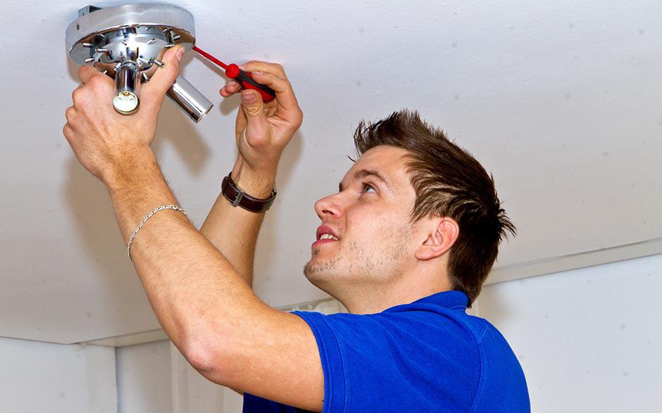 cherche électricien pas cher Paris 10